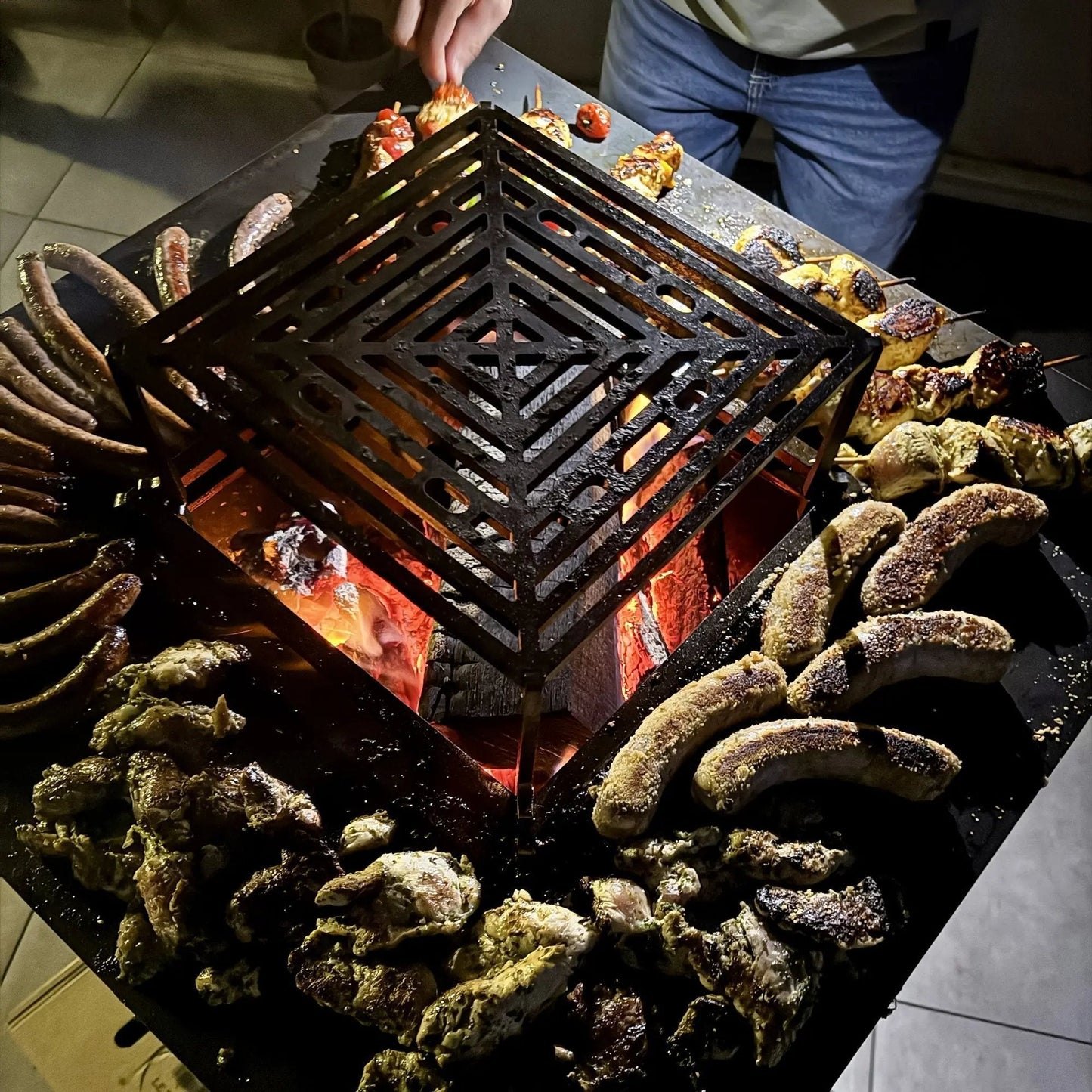 Lou Bouscarian-Brasero plancha avec Rangement bûches en acier corten