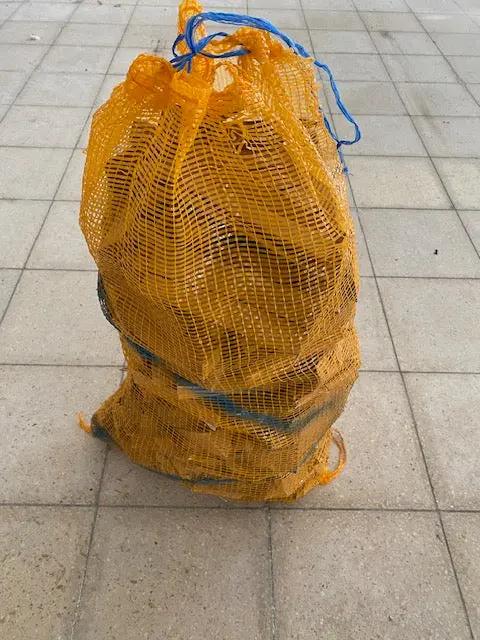 Bois de chauffage en épicéa - Séché à l'air My Wood Build Kit